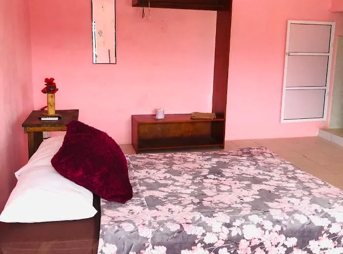 Hotel 77 *